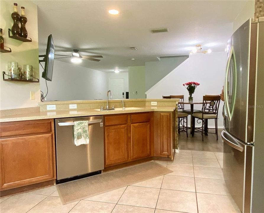 For Rent: $2,100 (3 beds, 2 baths, 1558 Square Feet)