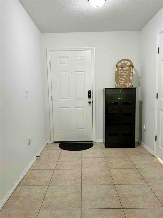 For Rent: $2,100 (3 beds, 2 baths, 1558 Square Feet)