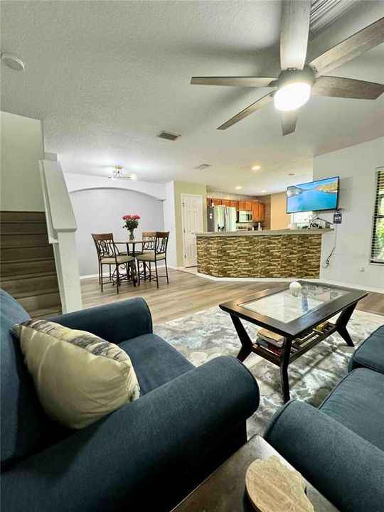 For Rent: $2,100 (3 beds, 2 baths, 1558 Square Feet)