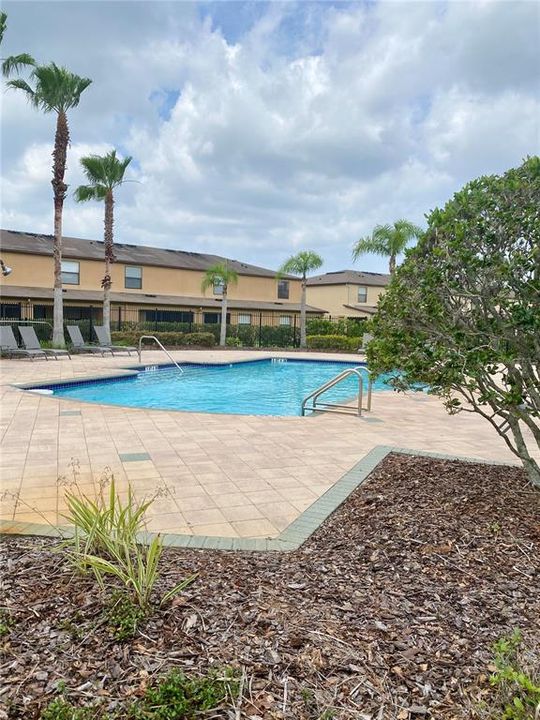 For Rent: $2,100 (3 beds, 2 baths, 1558 Square Feet)