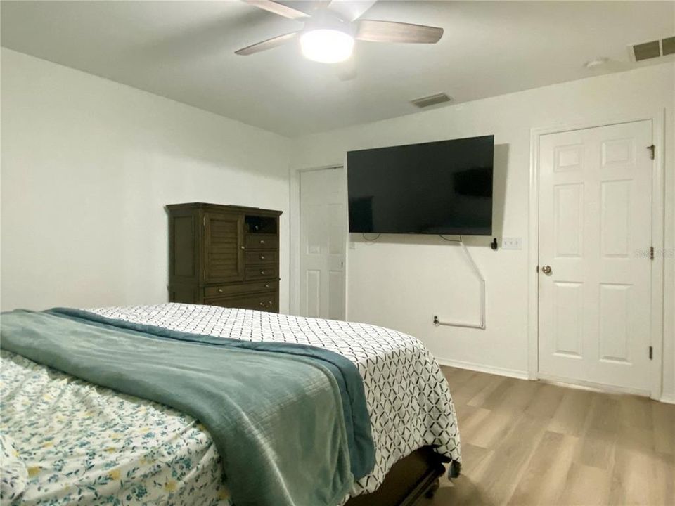 For Rent: $2,100 (3 beds, 2 baths, 1558 Square Feet)