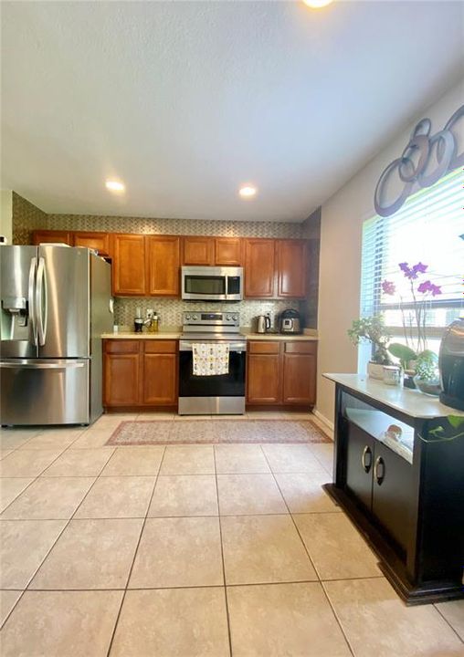 For Rent: $2,100 (3 beds, 2 baths, 1558 Square Feet)