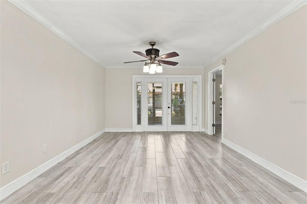 For Sale: $294,900 (2 beds, 2 baths, 890 Square Feet)