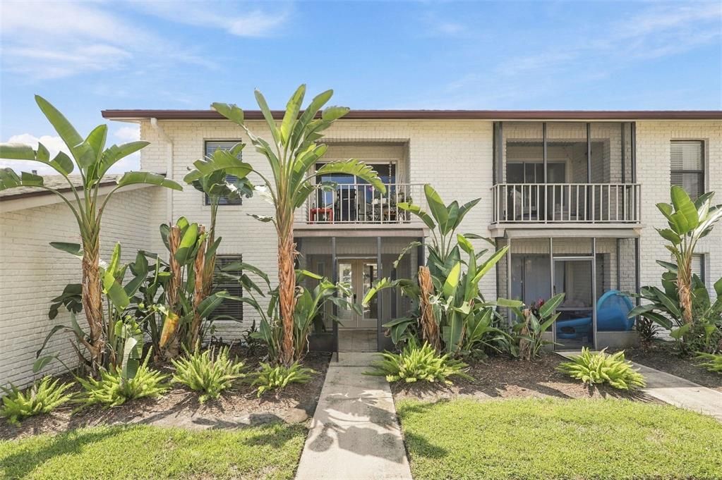 For Sale: $294,900 (2 beds, 2 baths, 890 Square Feet)