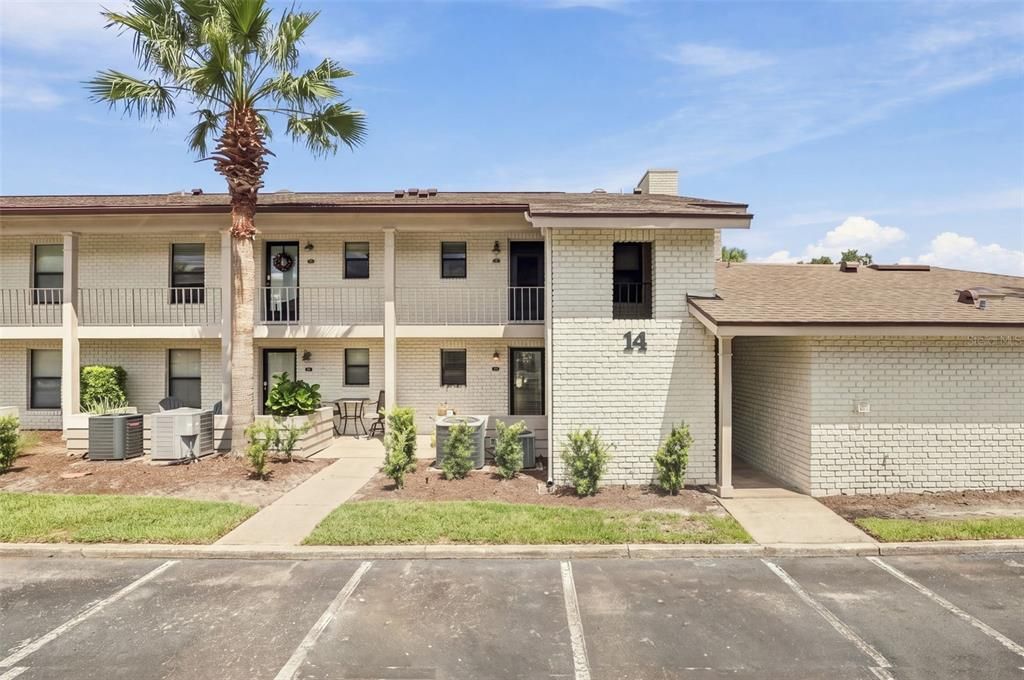 For Sale: $294,900 (2 beds, 2 baths, 890 Square Feet)