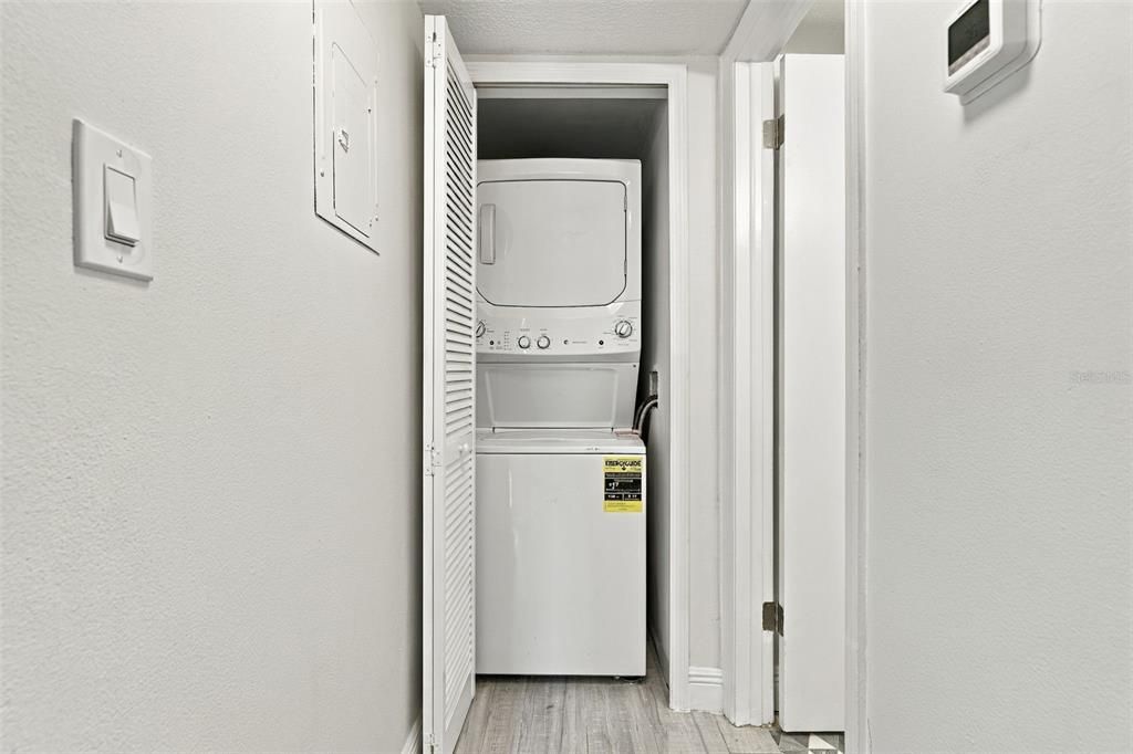 For Sale: $294,900 (2 beds, 2 baths, 890 Square Feet)