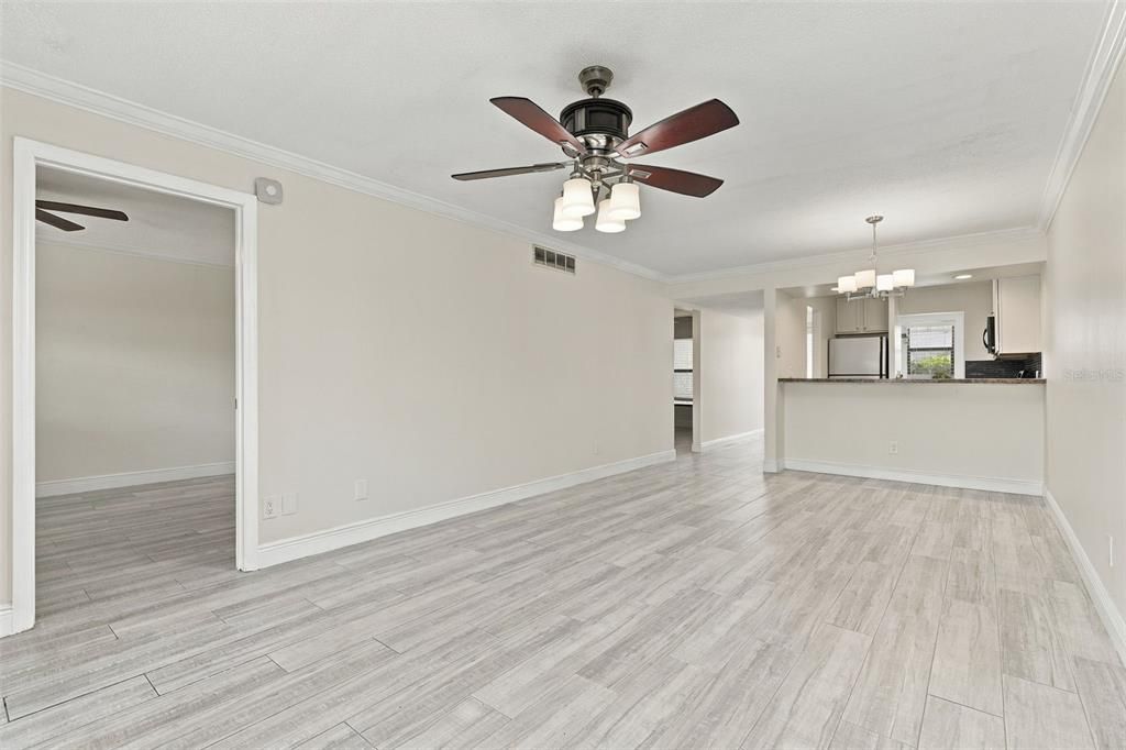 For Sale: $294,900 (2 beds, 2 baths, 890 Square Feet)