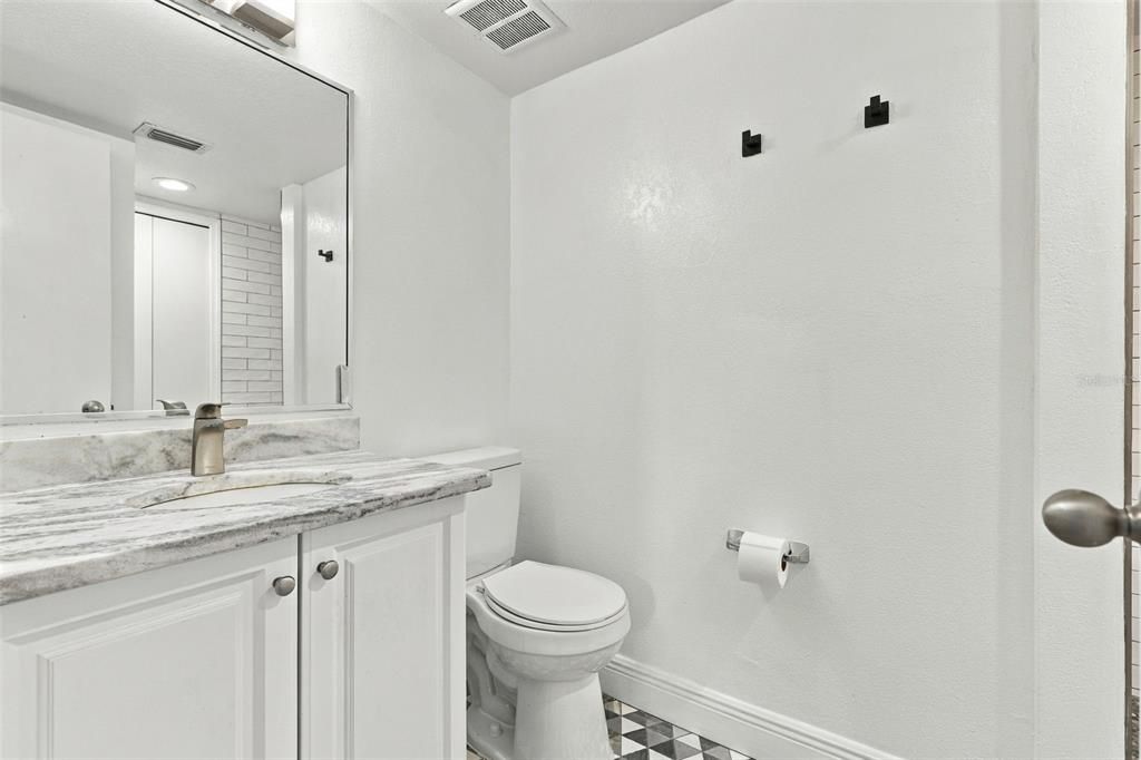 For Sale: $294,900 (2 beds, 2 baths, 890 Square Feet)