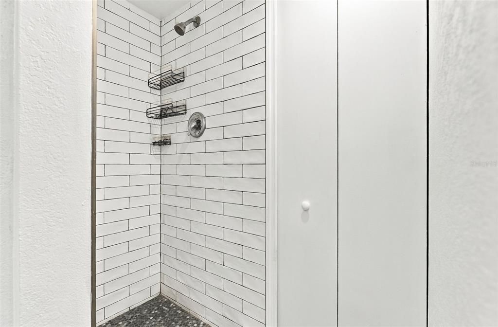 For Sale: $294,900 (2 beds, 2 baths, 890 Square Feet)