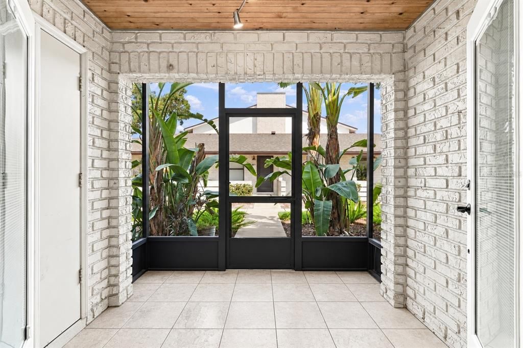 For Sale: $294,900 (2 beds, 2 baths, 890 Square Feet)