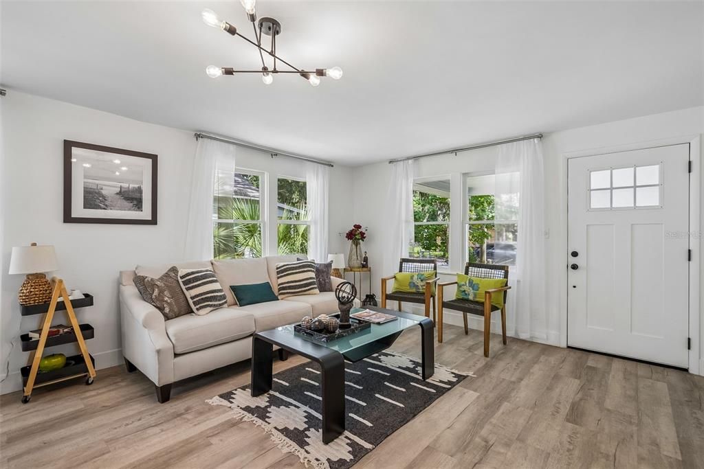 En Venta: $199,900 (2 camas, 1 baños, 1100 Pies cuadrados)