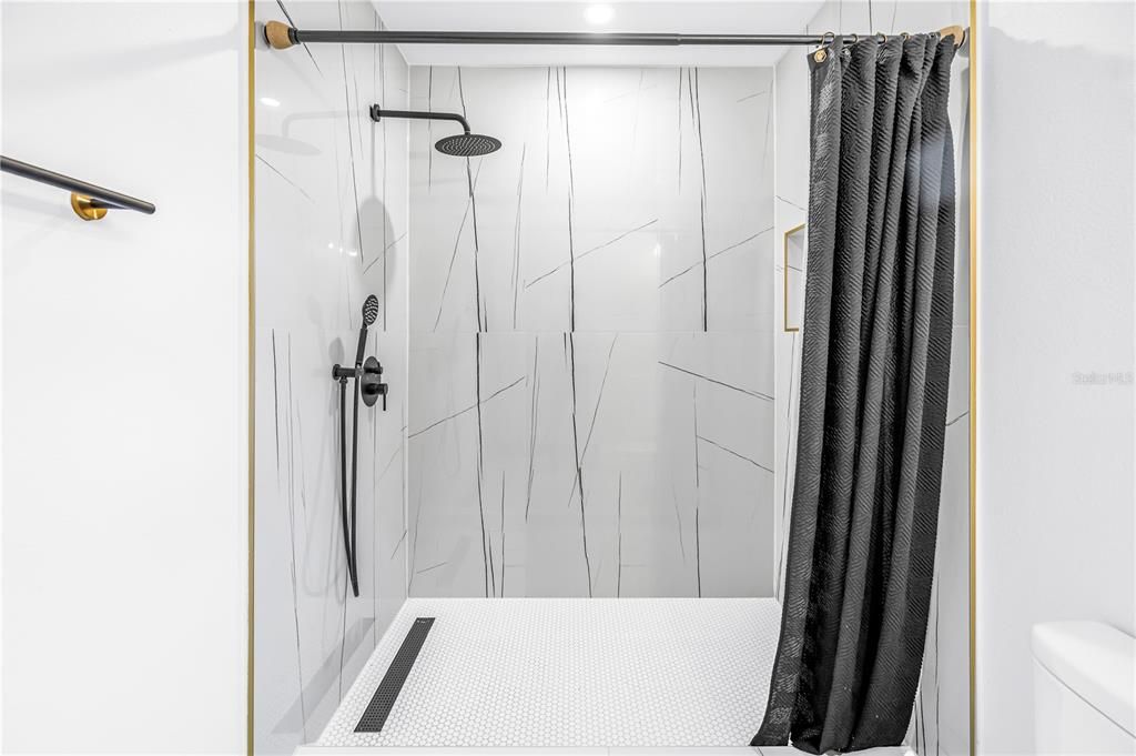En Venta: $769,000 (3 camas, 3 baños, 2068 Pies cuadrados)