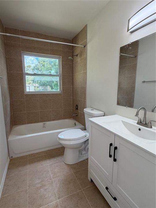 В аренду: $1,600 (2 спален, 1 ванн, 1085 Квадратных фут)