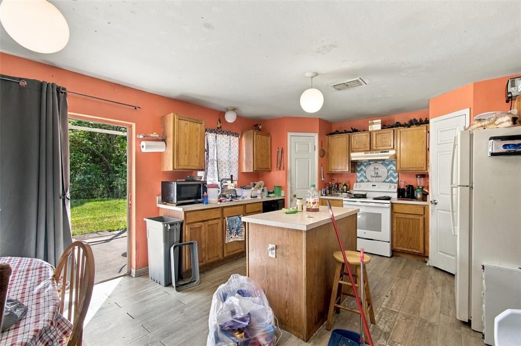 For Sale: $295,000 (4 beds, 2 baths, 2288 Square Feet)