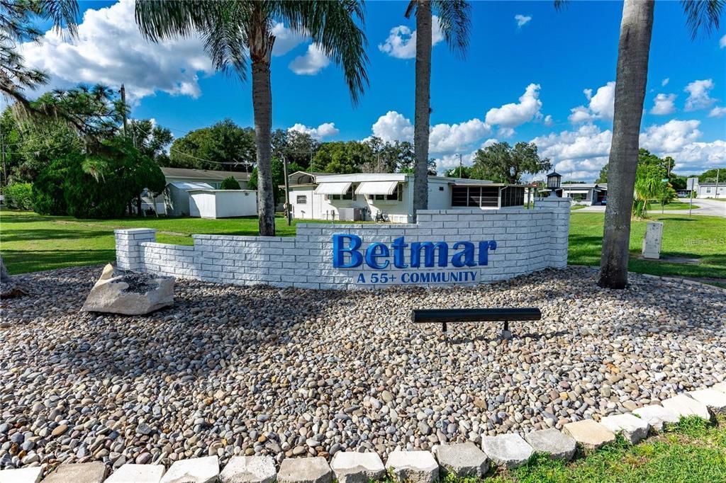 For Sale: $124,900 (2 beds, 1 baths, 944 Square Feet)