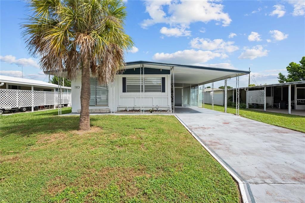 For Sale: $124,900 (2 beds, 1 baths, 944 Square Feet)