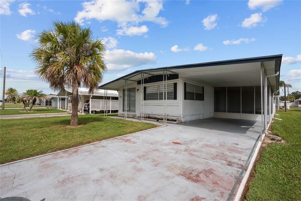 For Sale: $124,900 (2 beds, 1 baths, 944 Square Feet)