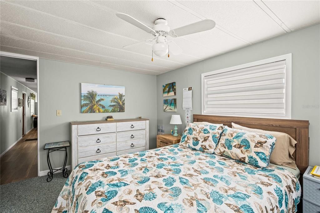 For Sale: $124,900 (2 beds, 1 baths, 944 Square Feet)