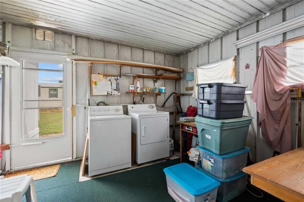 For Sale: $124,900 (2 beds, 1 baths, 944 Square Feet)