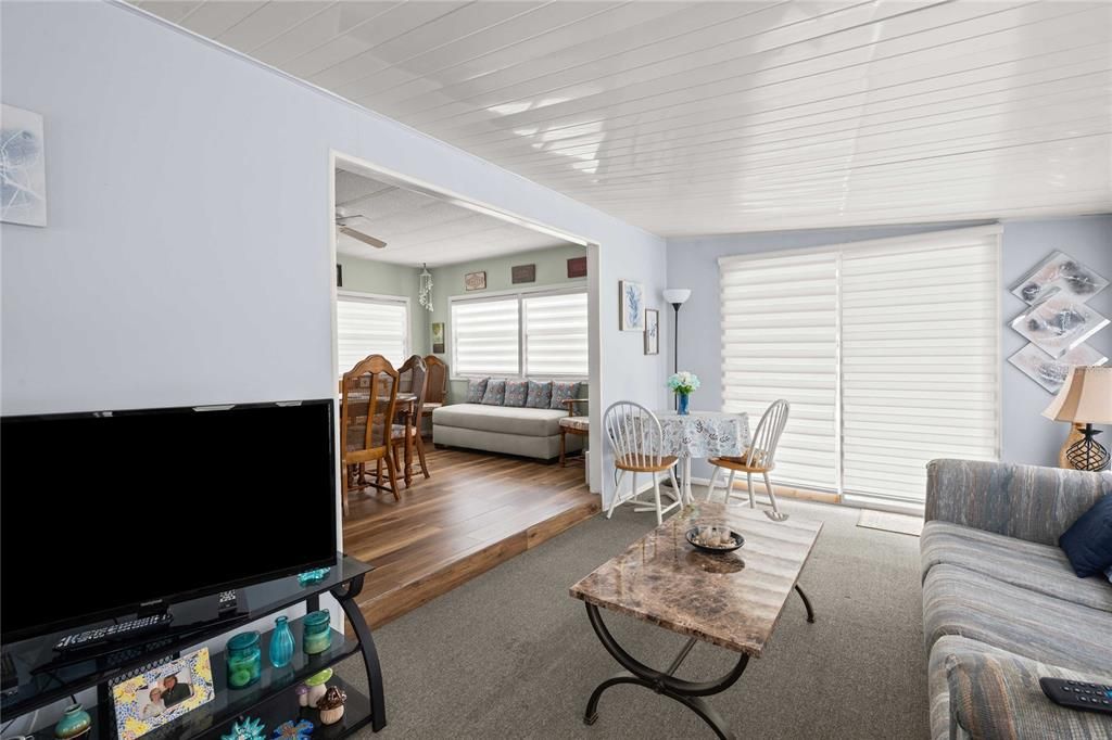 For Sale: $124,900 (2 beds, 1 baths, 944 Square Feet)