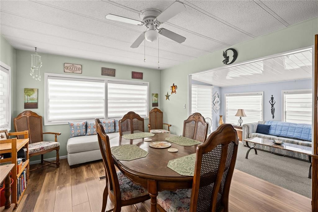 For Sale: $124,900 (2 beds, 1 baths, 944 Square Feet)