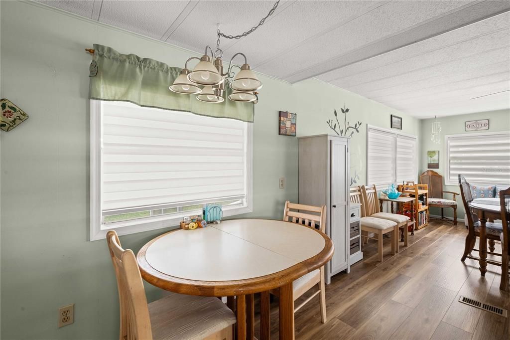 For Sale: $124,900 (2 beds, 1 baths, 944 Square Feet)