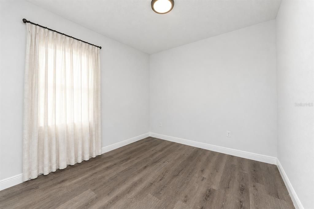 En Venta: $289,900 (4 camas, 2 baños, 1592 Pies cuadrados)