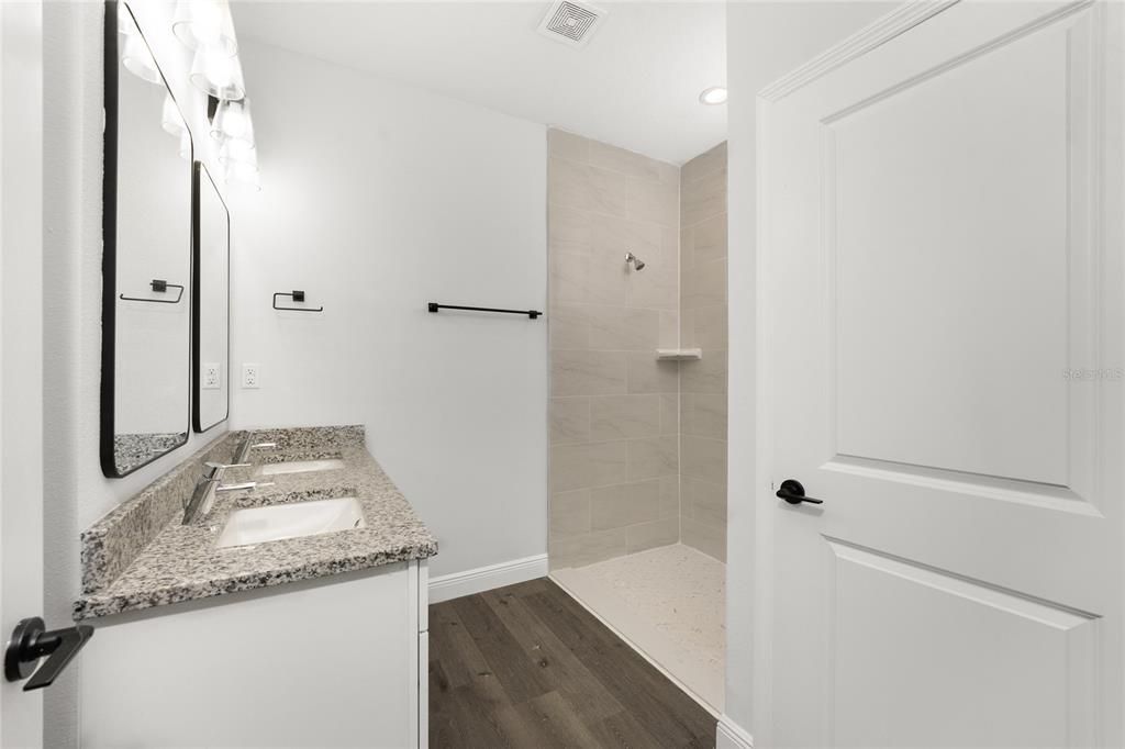 En Venta: $289,900 (4 camas, 2 baños, 1592 Pies cuadrados)