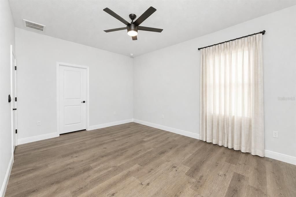 En Venta: $289,900 (4 camas, 2 baños, 1592 Pies cuadrados)