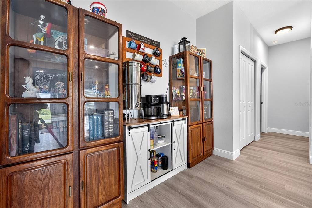 En Venta: $289,900 (4 camas, 2 baños, 1592 Pies cuadrados)