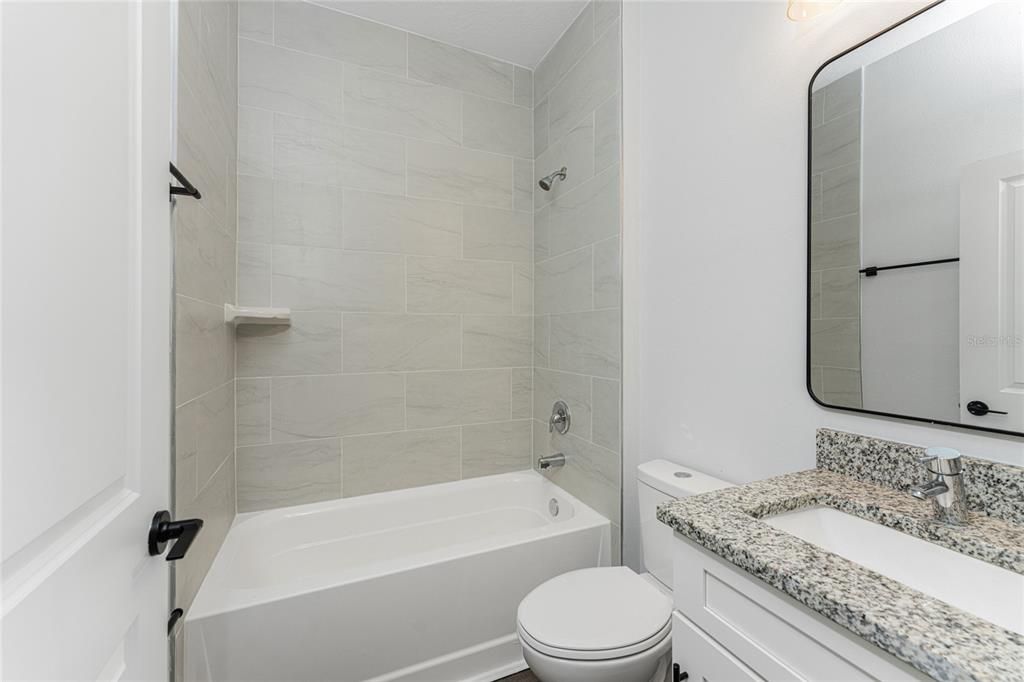 En Venta: $289,900 (4 camas, 2 baños, 1592 Pies cuadrados)