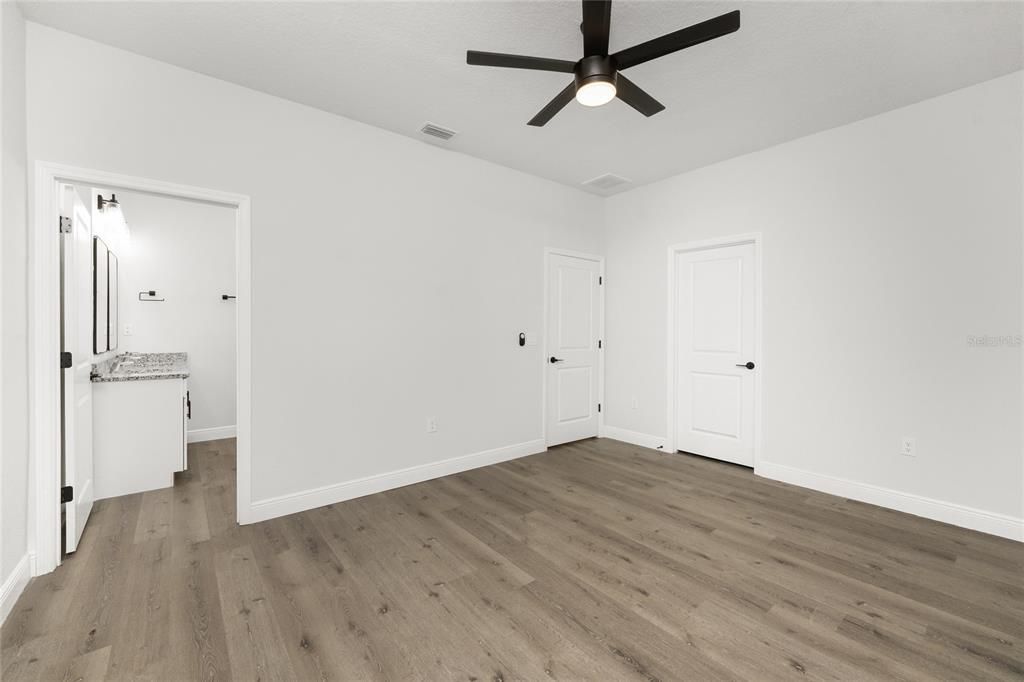 En Venta: $289,900 (4 camas, 2 baños, 1592 Pies cuadrados)