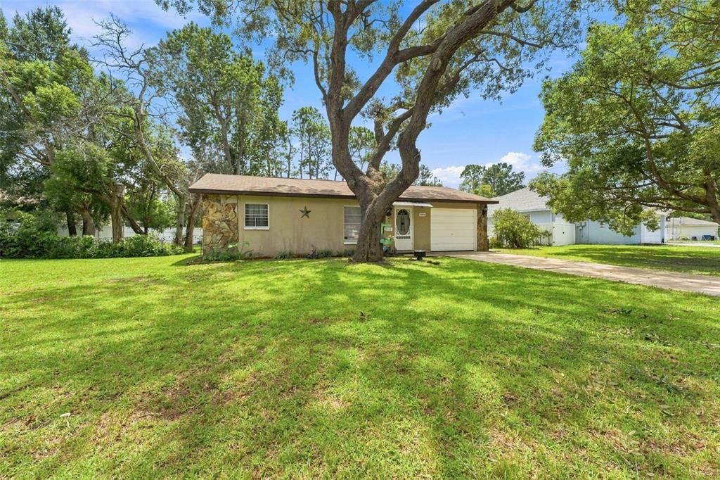 For Sale: $205,000 (2 beds, 2 baths, 750 Square Feet)