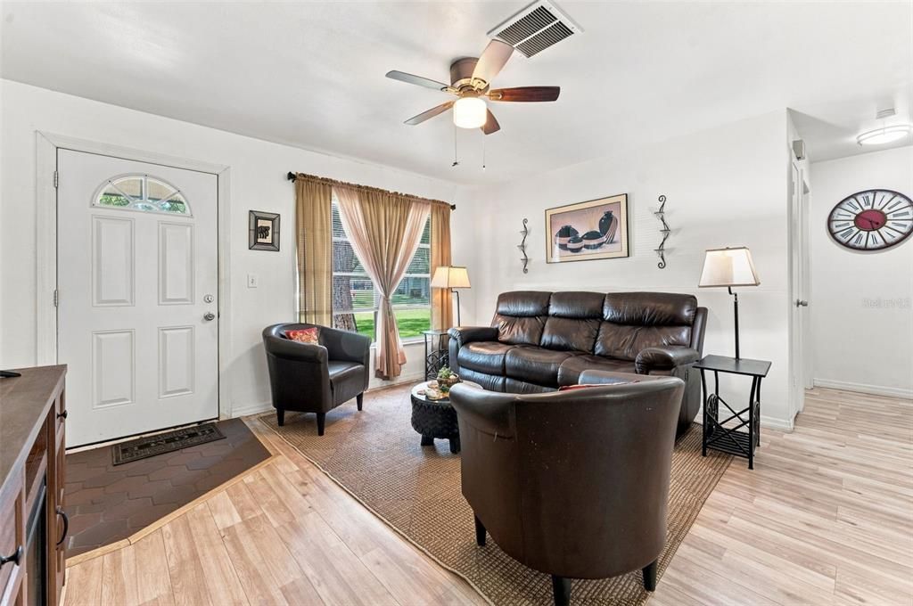 For Sale: $205,000 (2 beds, 2 baths, 750 Square Feet)