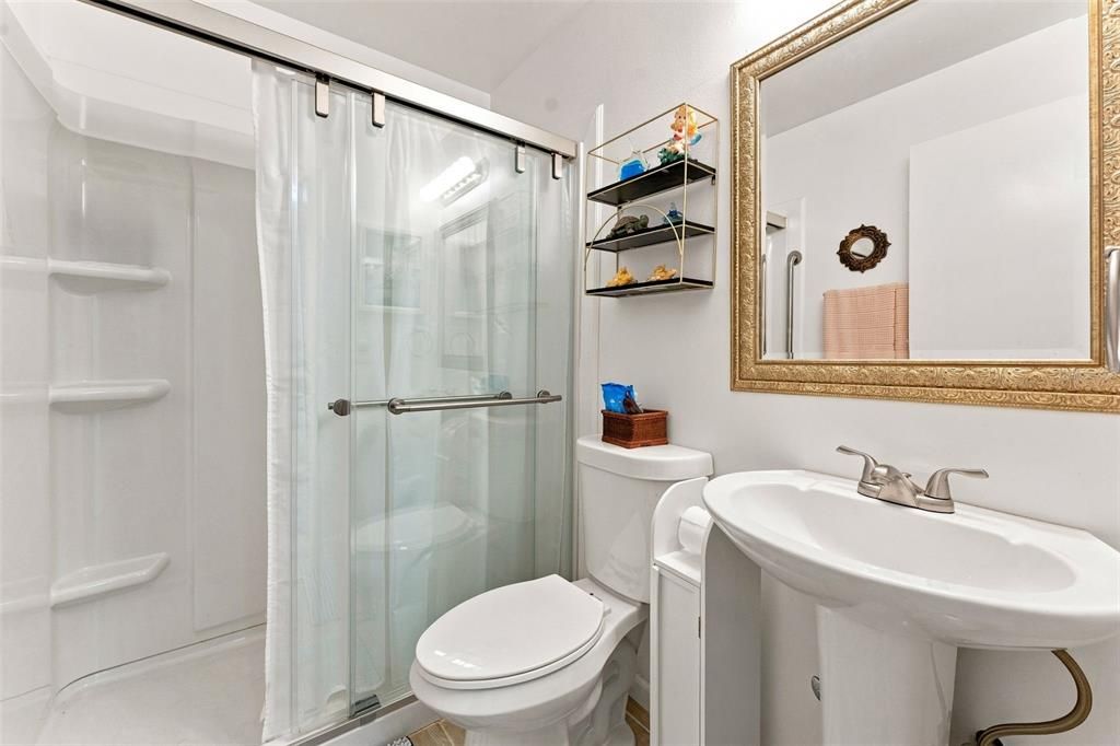 For Sale: $205,000 (2 beds, 2 baths, 750 Square Feet)
