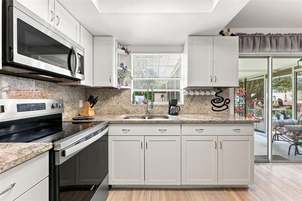 For Sale: $205,000 (2 beds, 2 baths, 750 Square Feet)