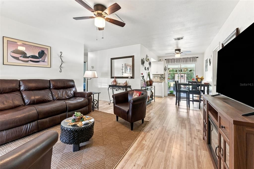 For Sale: $205,000 (2 beds, 2 baths, 750 Square Feet)
