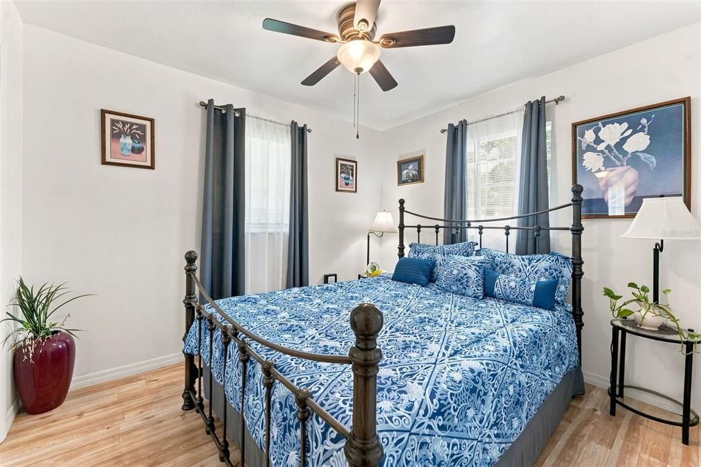 For Sale: $205,000 (2 beds, 2 baths, 750 Square Feet)