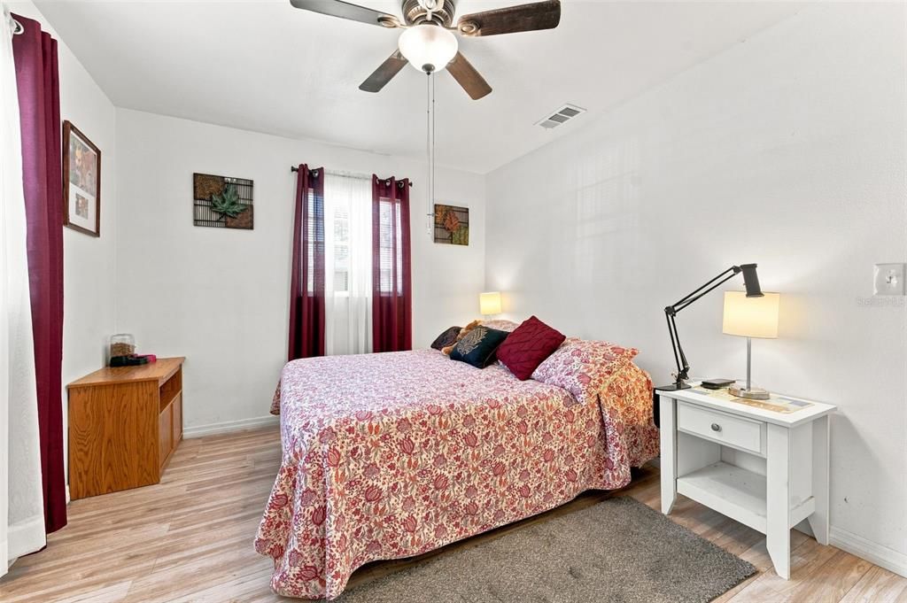 For Sale: $205,000 (2 beds, 2 baths, 750 Square Feet)
