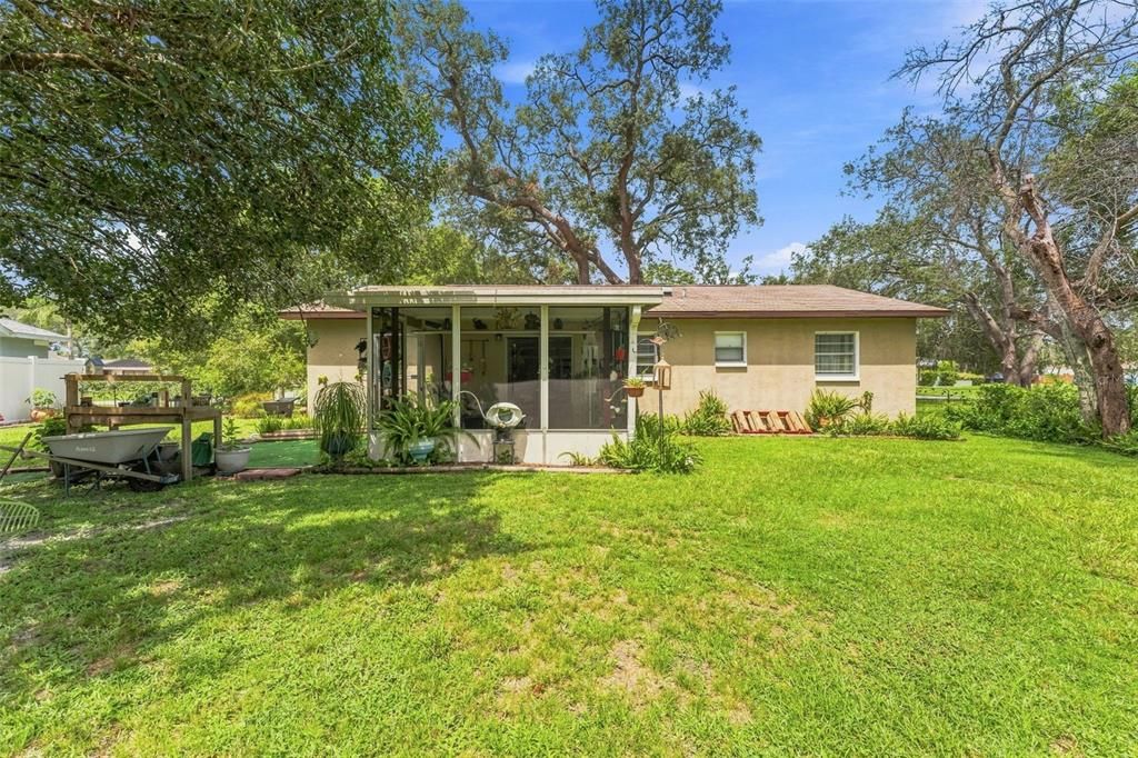 For Sale: $205,000 (2 beds, 2 baths, 750 Square Feet)