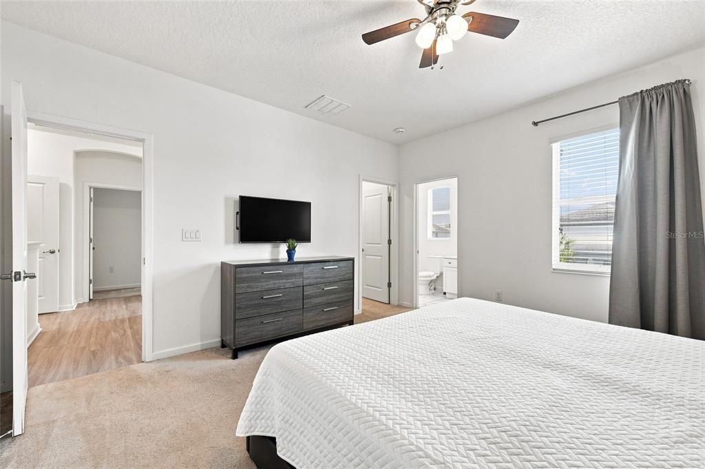 For Sale: $950,000 (9 beds, 9 baths, 4095 Square Feet)