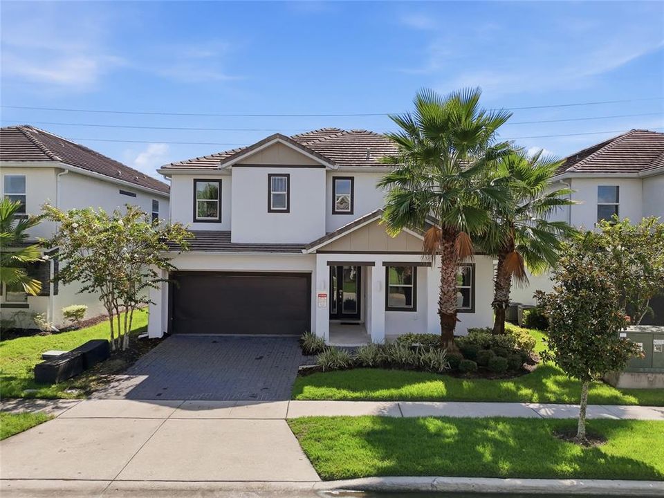 For Sale: $950,000 (9 beds, 9 baths, 4095 Square Feet)