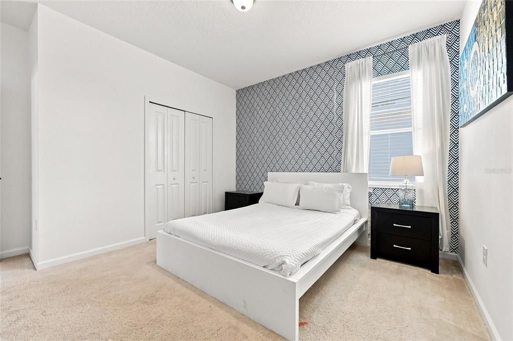 For Sale: $950,000 (9 beds, 9 baths, 4095 Square Feet)