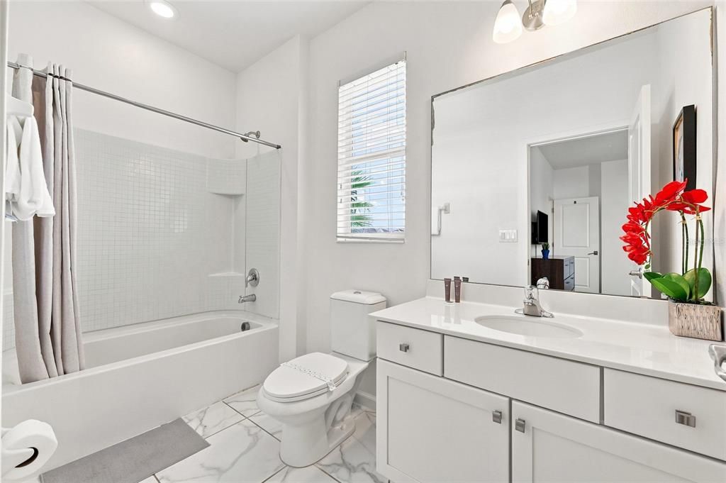 For Sale: $950,000 (9 beds, 9 baths, 4095 Square Feet)