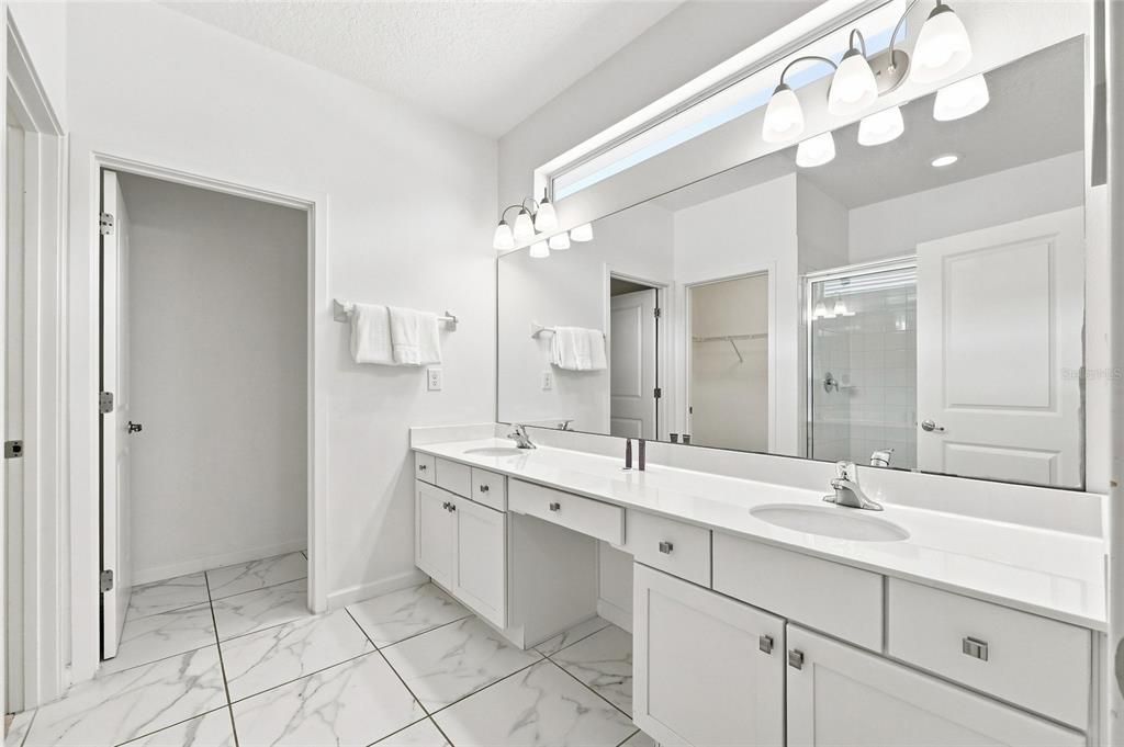 For Sale: $950,000 (9 beds, 9 baths, 4095 Square Feet)