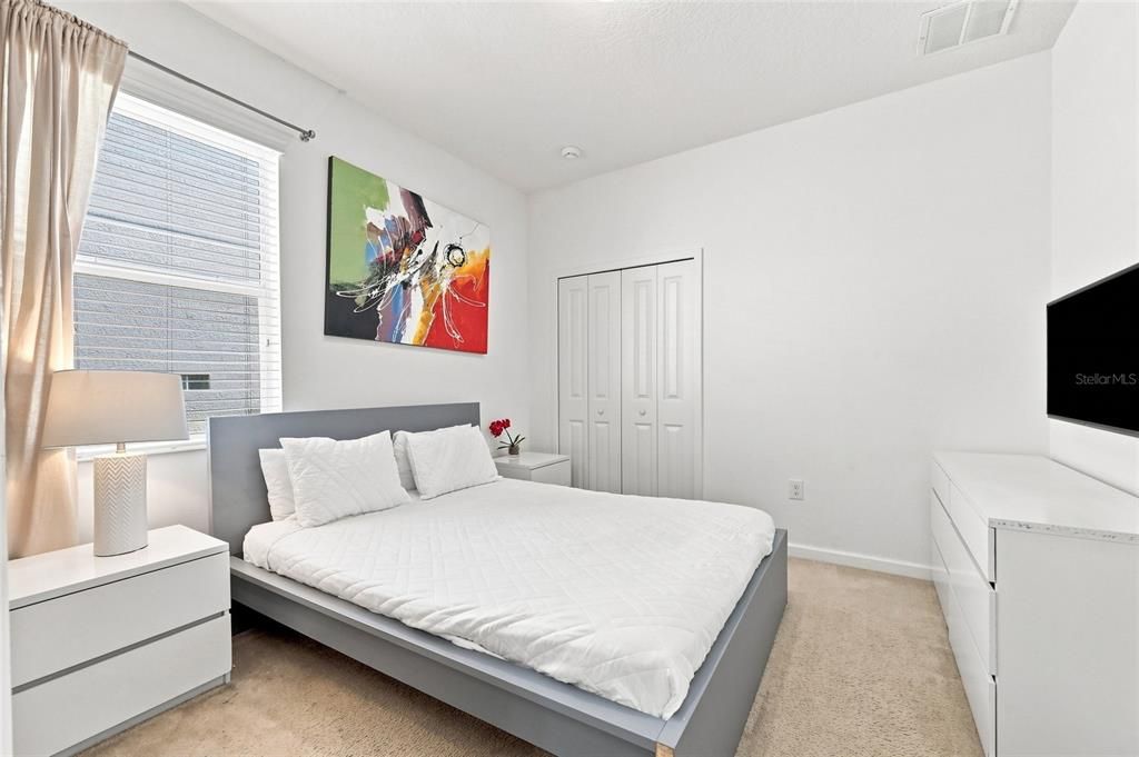 For Sale: $950,000 (9 beds, 9 baths, 4095 Square Feet)
