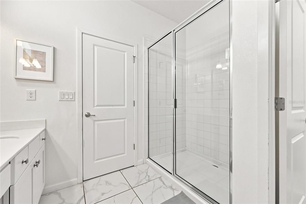 For Sale: $950,000 (9 beds, 9 baths, 4095 Square Feet)