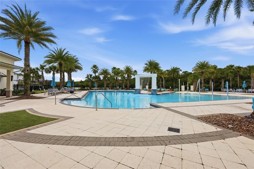 For Sale: $950,000 (9 beds, 9 baths, 4095 Square Feet)