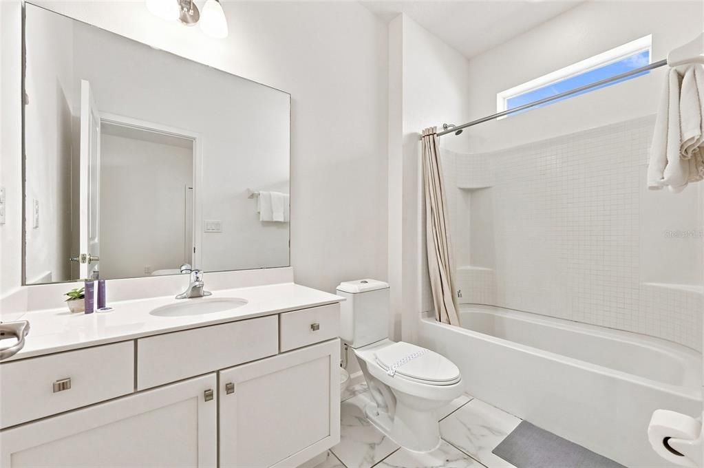For Sale: $950,000 (9 beds, 9 baths, 4095 Square Feet)