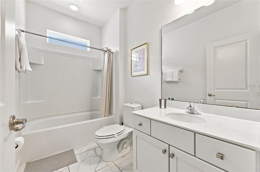 For Sale: $950,000 (9 beds, 9 baths, 4095 Square Feet)